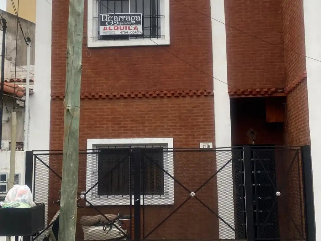 Foto de Ph en alquiler a una cuadra de la estacion Jose Leon Suarez, imagen 2