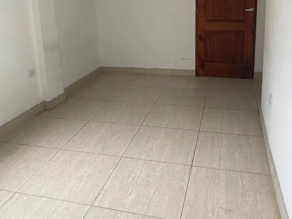 Foto de Ph en alquiler a una cuadra de la estacion Jose Leon Suarez, imagen 1