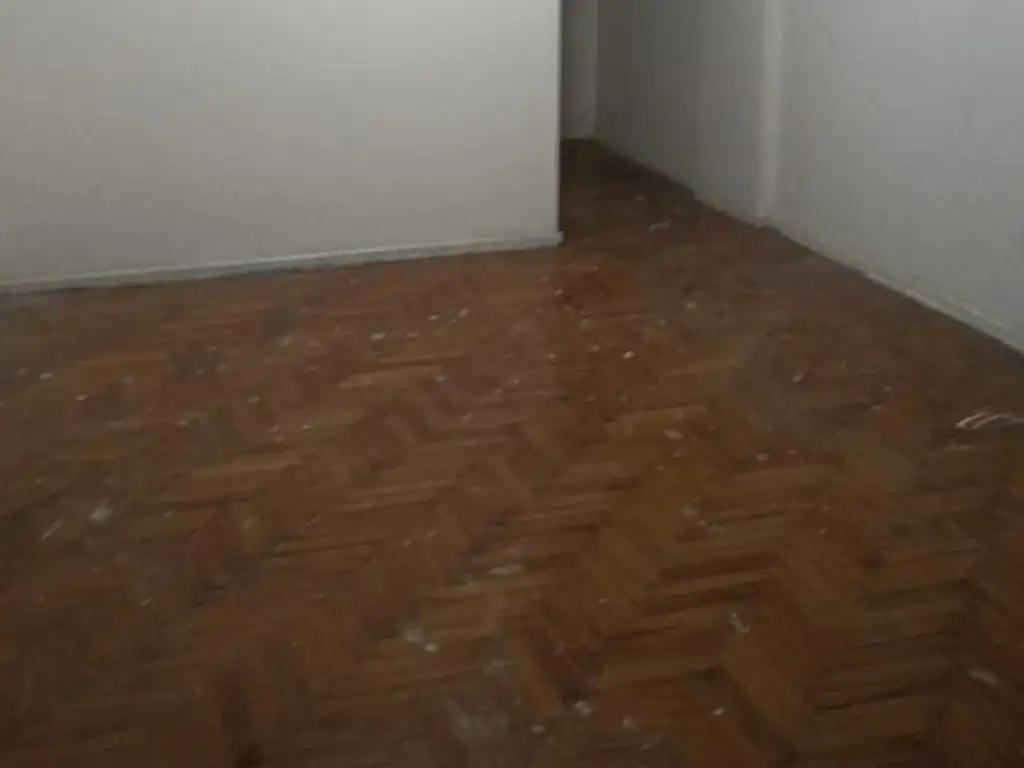 Foto de DEPARTAMENTO CON BALCON AL FRENTE EN BUEN ESTADO, imagen 1