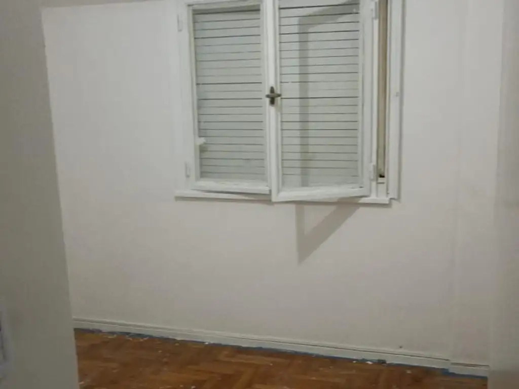 Foto de DEPARTAMENTO CON BALCON AL FRENTE EN BUEN ESTADO, imagen 5
