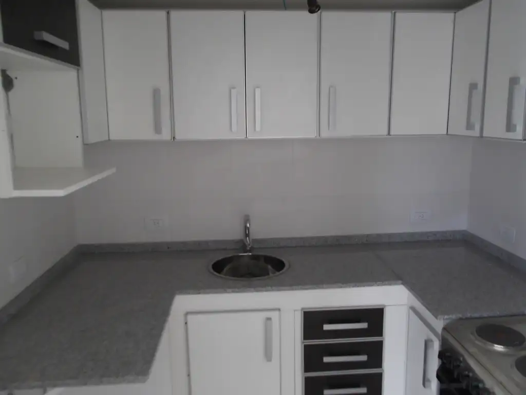 Foto de 4 AMBIENTES - PLANTA BAJA FRENTE APTO COMECIAL / VIVIENDA, imagen 4