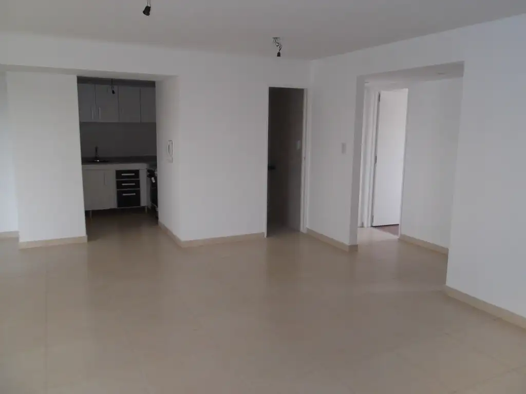Foto de 4 AMBIENTES - PLANTA BAJA FRENTE APTO COMECIAL / VIVIENDA, imagen 3