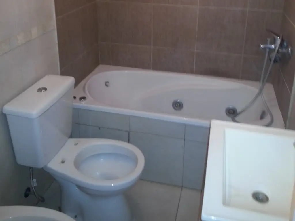 Foto de 4 AMBIENTES - PLANTA BAJA FRENTE APTO COMECIAL / VIVIENDA, imagen 2