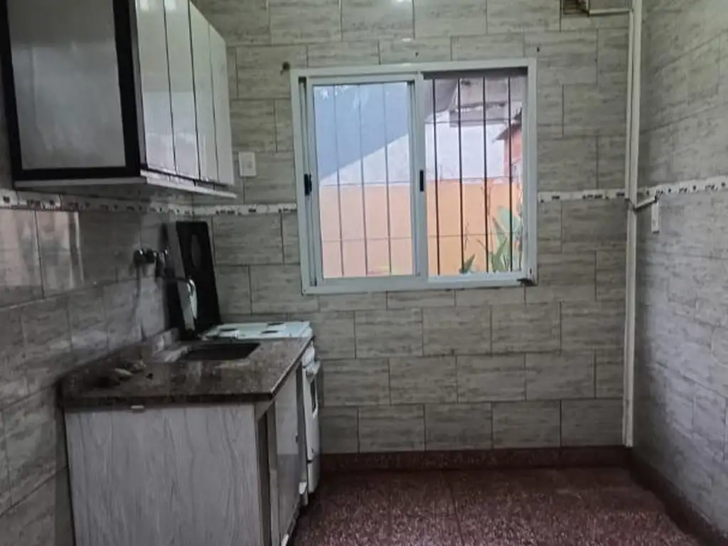 Foto de Muy buen departamento al fondo, imagen 2