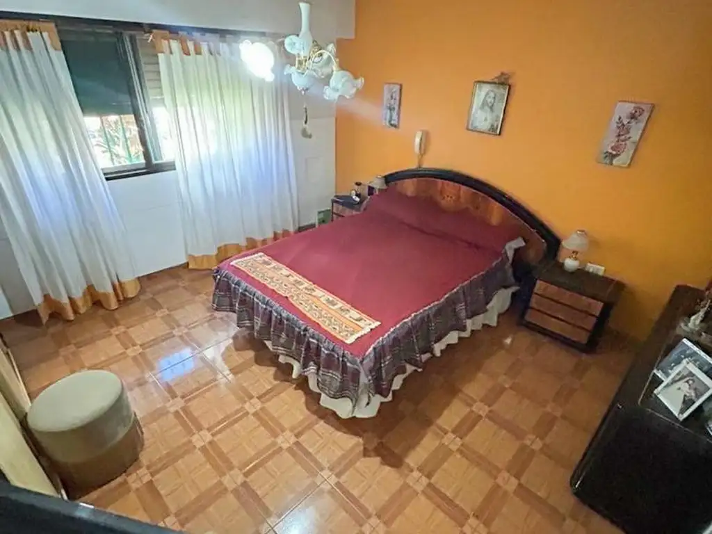 Foto de Casa de 4 ambientes con patio, quincho, terraza y cochera., imagen 2
