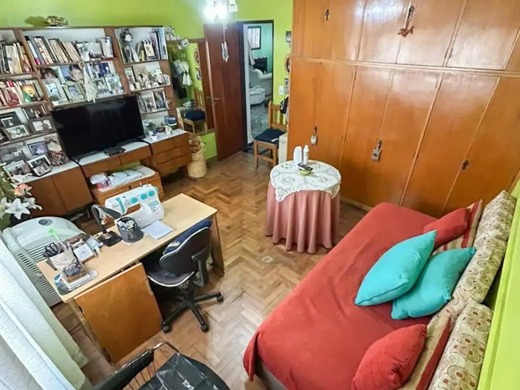 Foto de Casa de 4 ambientes con patio, quincho, terraza y cochera., imagen 3