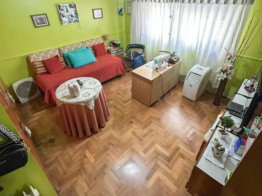 Foto de Casa de 4 ambientes con patio, quincho, terraza y cochera., imagen 4