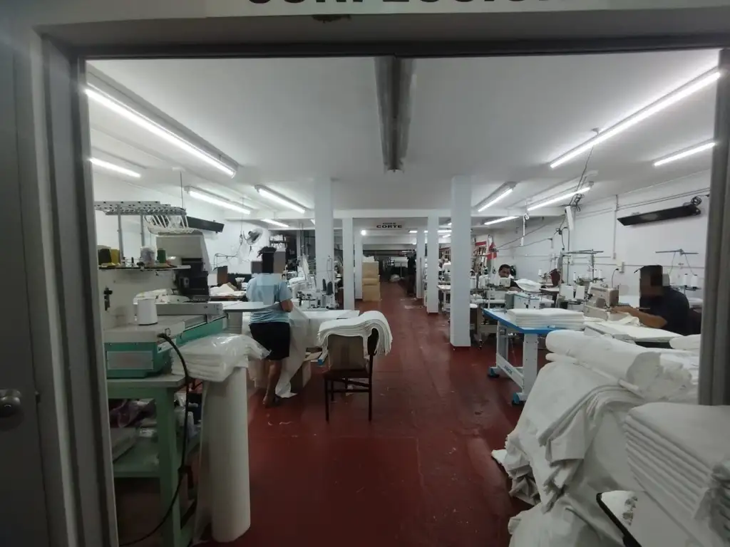 Foto de MUY BUENA PLANTA 450 M2 CON OFIC. VARIAS LIBRES DE COLUMNAS, imagen 3