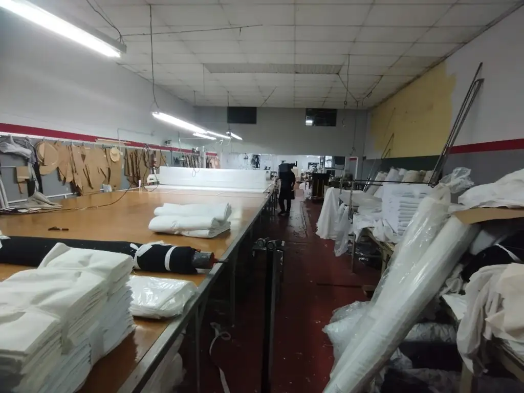 Foto de MUY BUENA PLANTA 450 M2 CON OFIC. VARIAS LIBRES DE COLUMNAS, imagen 2