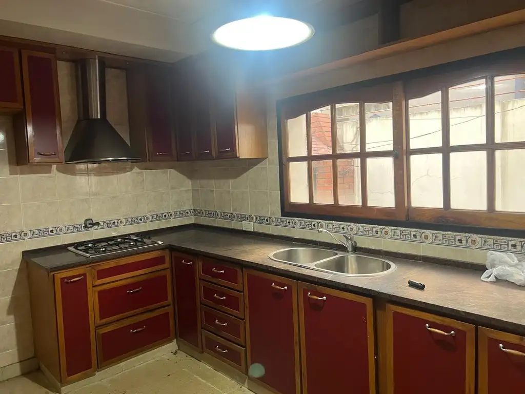 Foto de VENDO CASA 5 AMBIENTES EN LINIERS CON GARAGE PATIO Y PARRILLA, imagen 1