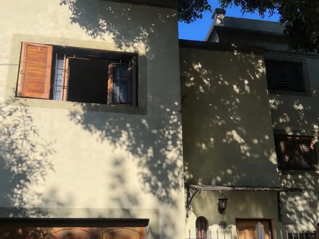 Foto de VENDO CASA 5 AMBIENTES EN LINIERS CON GARAGE PATIO Y PARRILLA, imagen 2