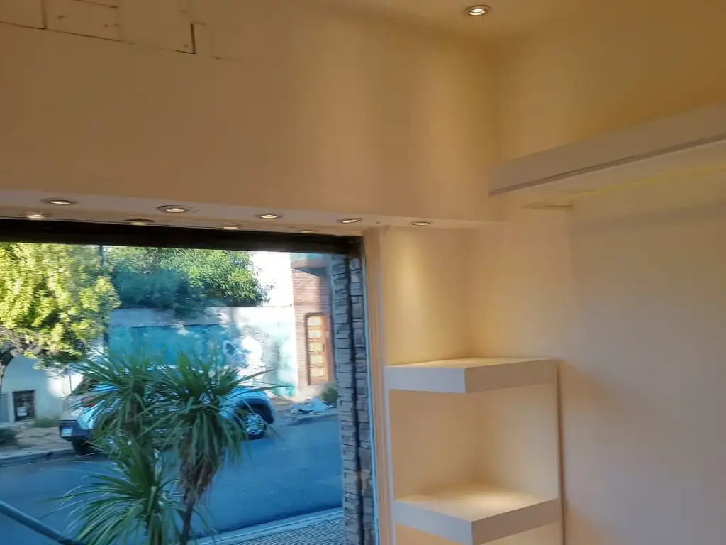 Foto de LOCAL COMERCIAL A METROS A AV. AVELINO ROLON, imagen 3