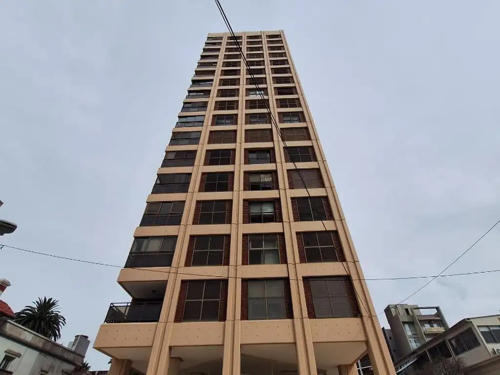Foto de Alquiler. Bernal Ctro. Semipiso 4 amb. c/ baulera y cochera., imagen 1