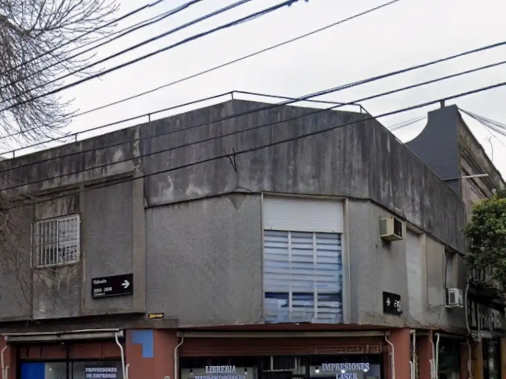 Foto de Local comercial de 45 m2 aprox. + sotano de 33 m2 baño, esquina Rioja y, imagen 1