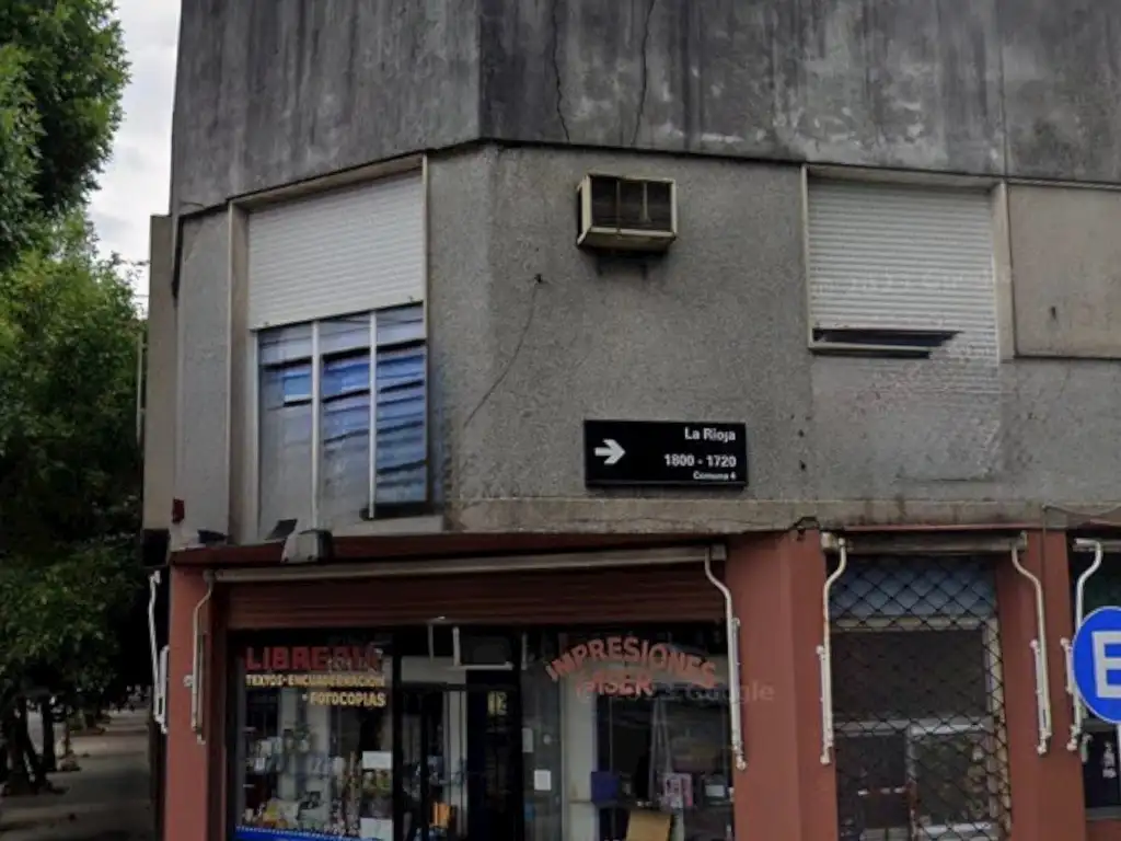 Foto de Local comercial de 45 m2 aprox. + sotano de 33 m2 baño, esquina Rioja y, imagen 3