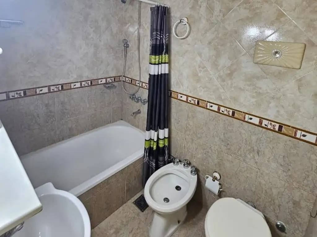Foto de DEPARTAMENTO SOBRE OROÑO - CONTRAFRENTE, expesas bajas, imagen 3