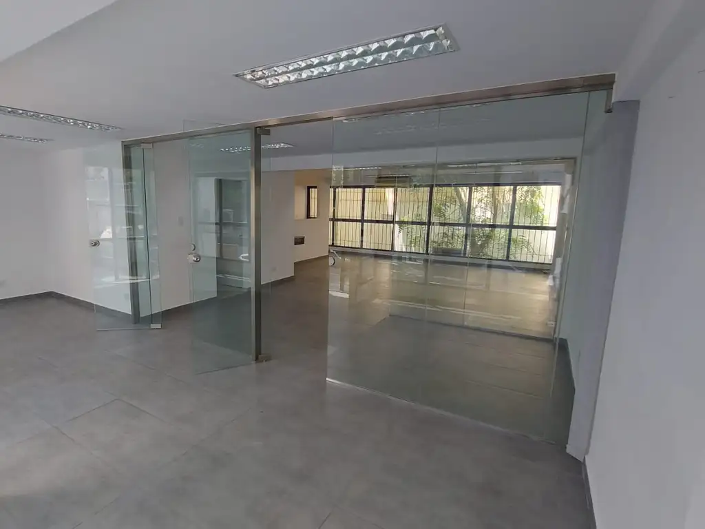 Foto de GALPON/OFICINAS/DEPOSITO EN LOTE PROPIO, imagen 1