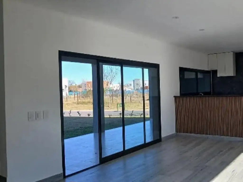 Foto de SE ALQUILA CASA ESTRENAR PILAR, imagen 4