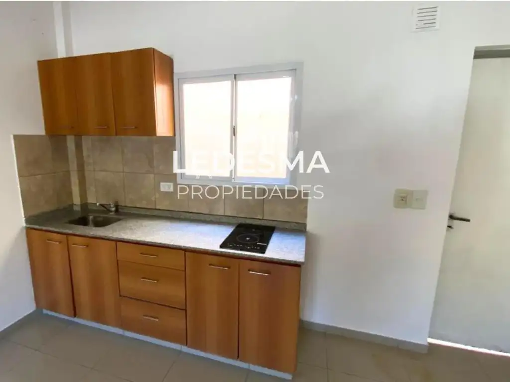 Foto de ALQUILER MONOAMBIENTE CON PATIO Y COCHERA, imagen 3
