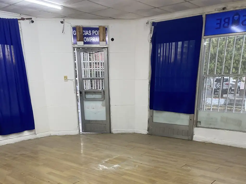 Foto de Local en esquina, zona comercial, imagen 3