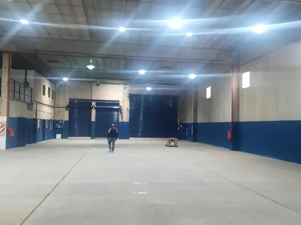 Foto de DEPÓSITO ASTORI. EXCELENTE UBICACIÓN 1.100 m2, imagen 2