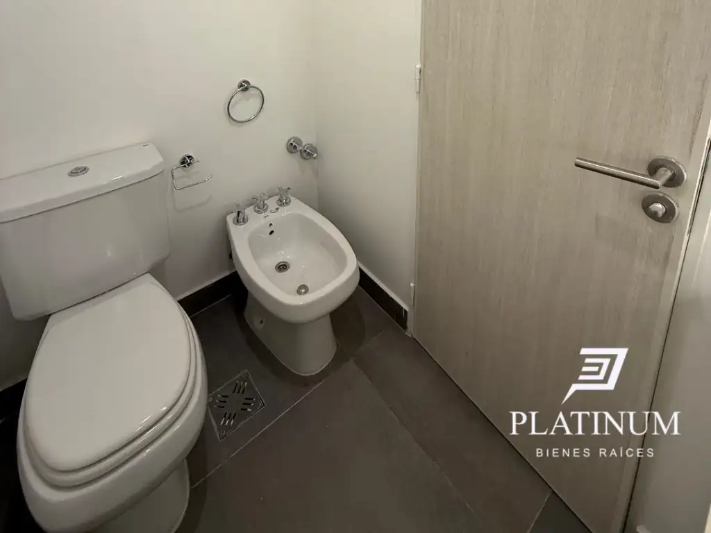 Foto de Local Comercial en Alquiler en Zona Exclusiva – Alto Tránsito, imagen 2