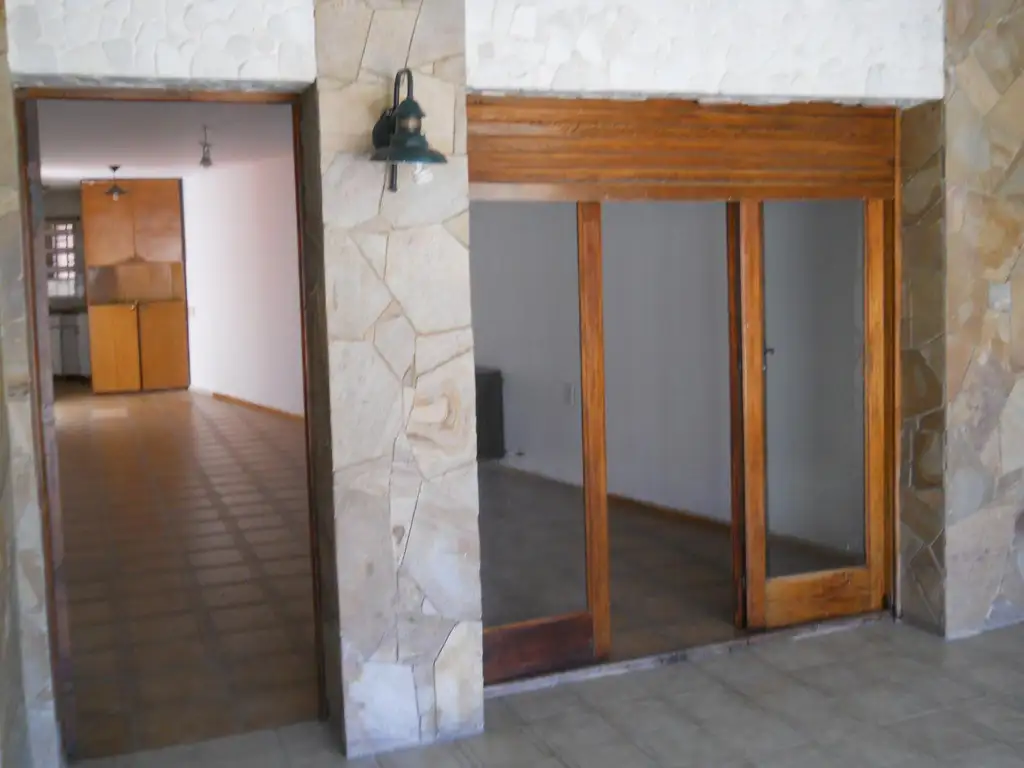 Foto de Casa 2 dormitorios con cochera y pequeño patio., imagen 3