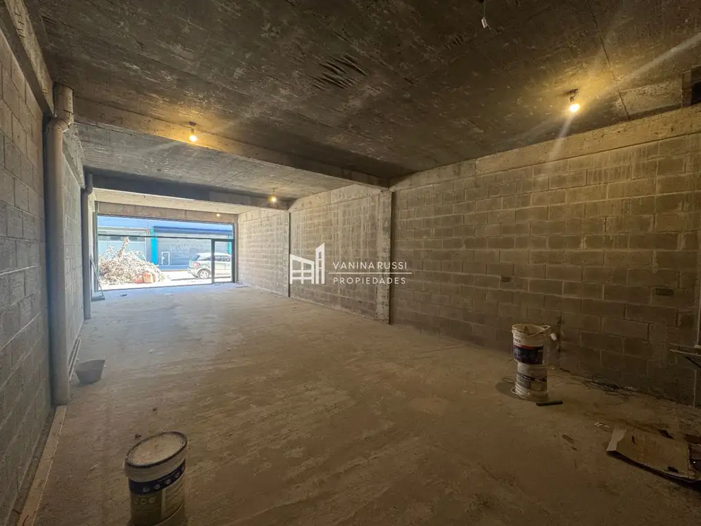 Foto de LOCAL COMERCIAL EN ALQUILER - PATRICIOS, ING MASCHWITZ, imagen 1
