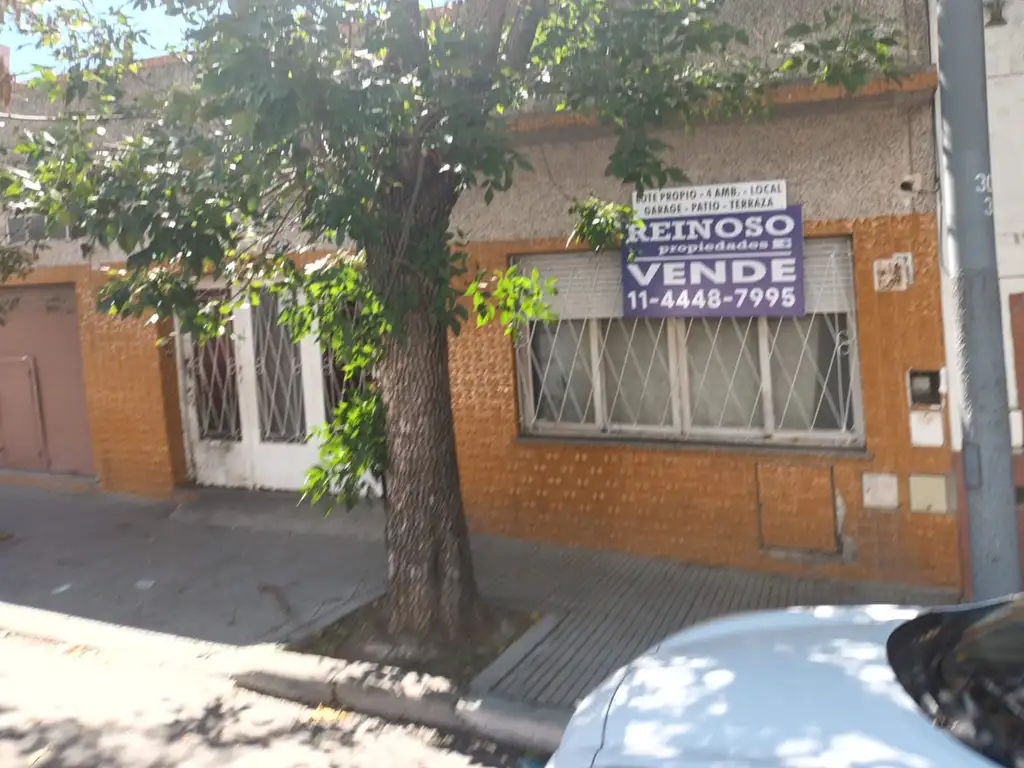 Foto de CASA EN LOTE PROPIO, 4 AMBIENTES , GARAGE , LOCAL, PATIO y TERRAZA, imagen 1