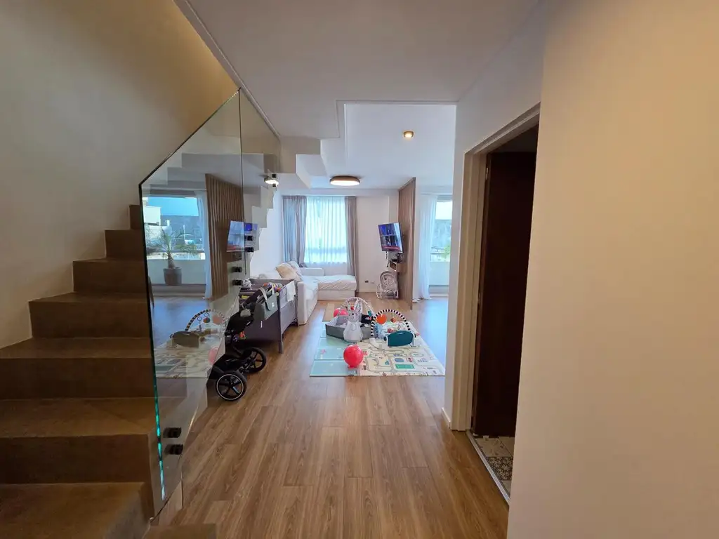 Foto de DUPLEX 4 AMB - TERRAZA PROPIA - 2 COCHERAS - IMPECABLE !!!!!, imagen 1