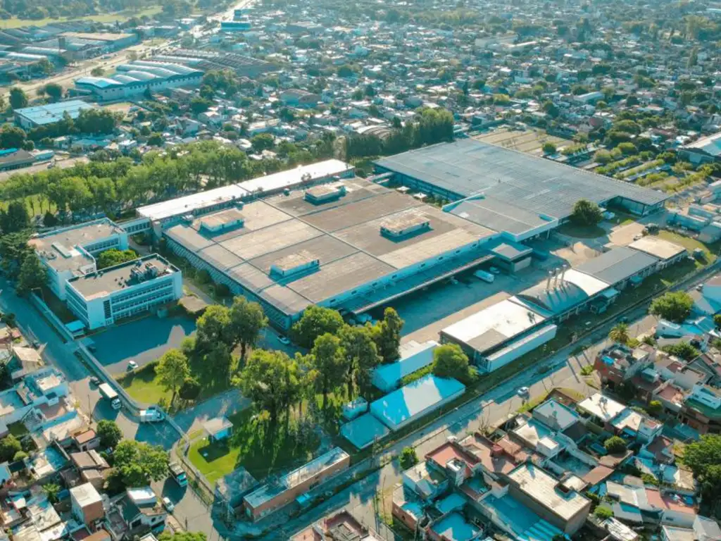 Foto de ALQUILER PREMIUM: Excelente Nave Industrial con Oficinas en Parque, imagen 1