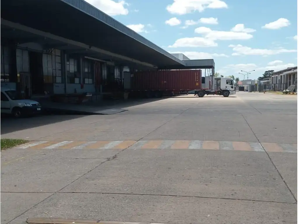 Foto de ALQUILER PREMIUM: Excelente Nave Industrial con Oficinas en Parque, imagen 5