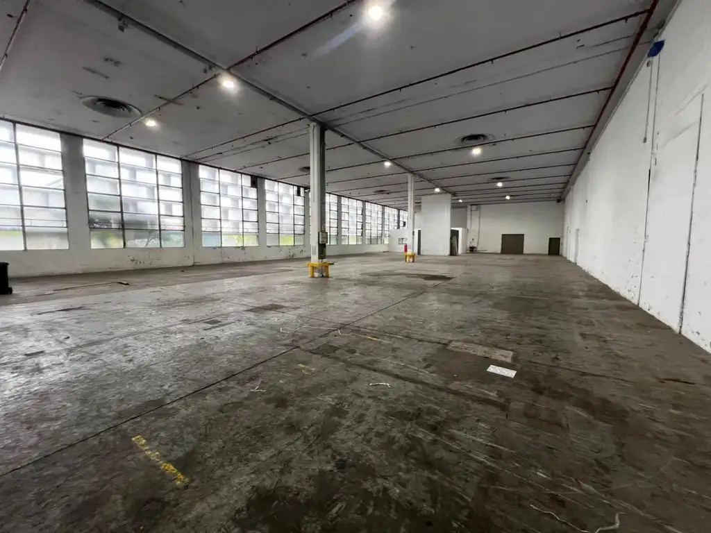 Foto de ALQUILER PREMIUM: Excelente Nave Industrial con Oficinas en Parque, imagen 4