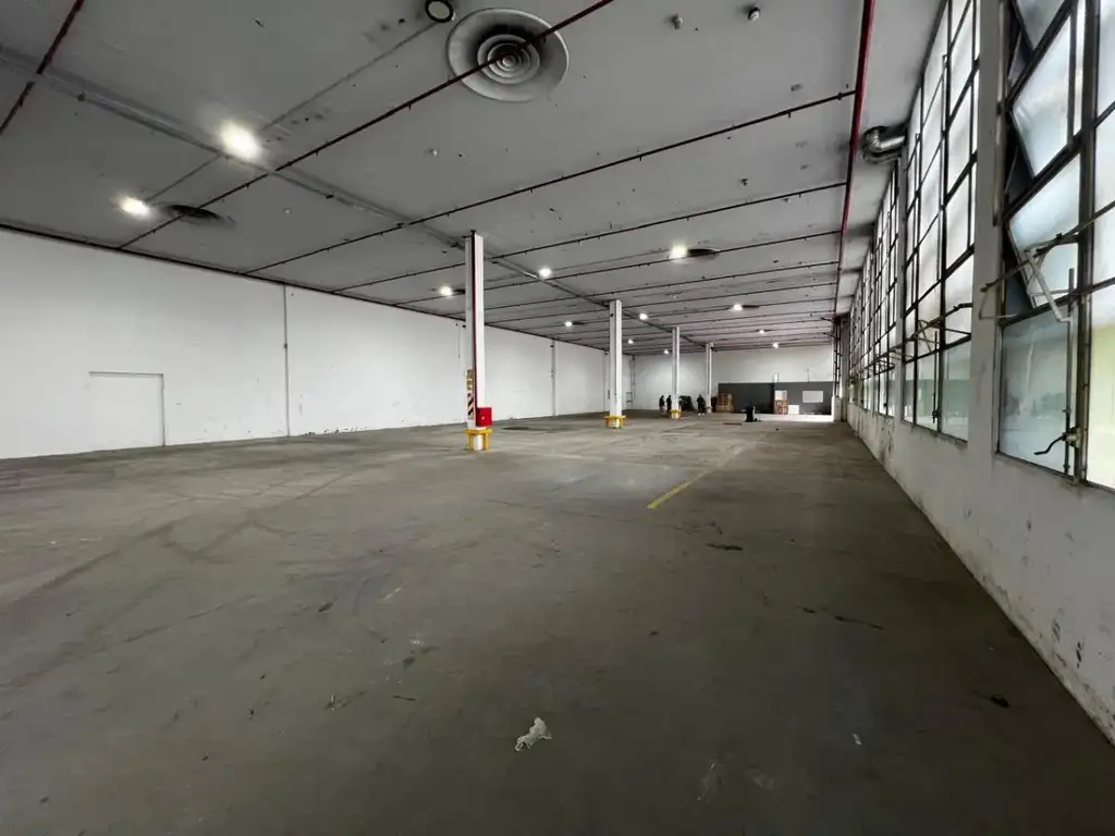 Foto de ALQUILER PREMIUM: Excelente Nave Industrial con Oficinas en Parque, imagen 1