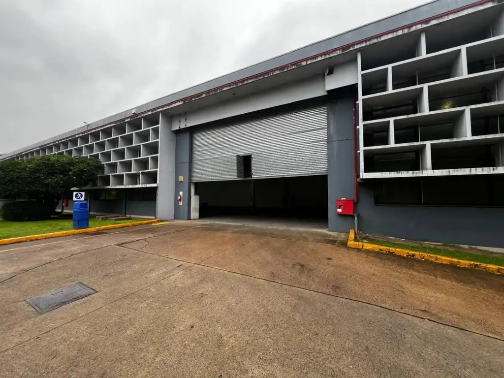 Foto de ALQUILER PREMIUM: Excelente Nave Industrial con Oficinas en Parque, imagen 2