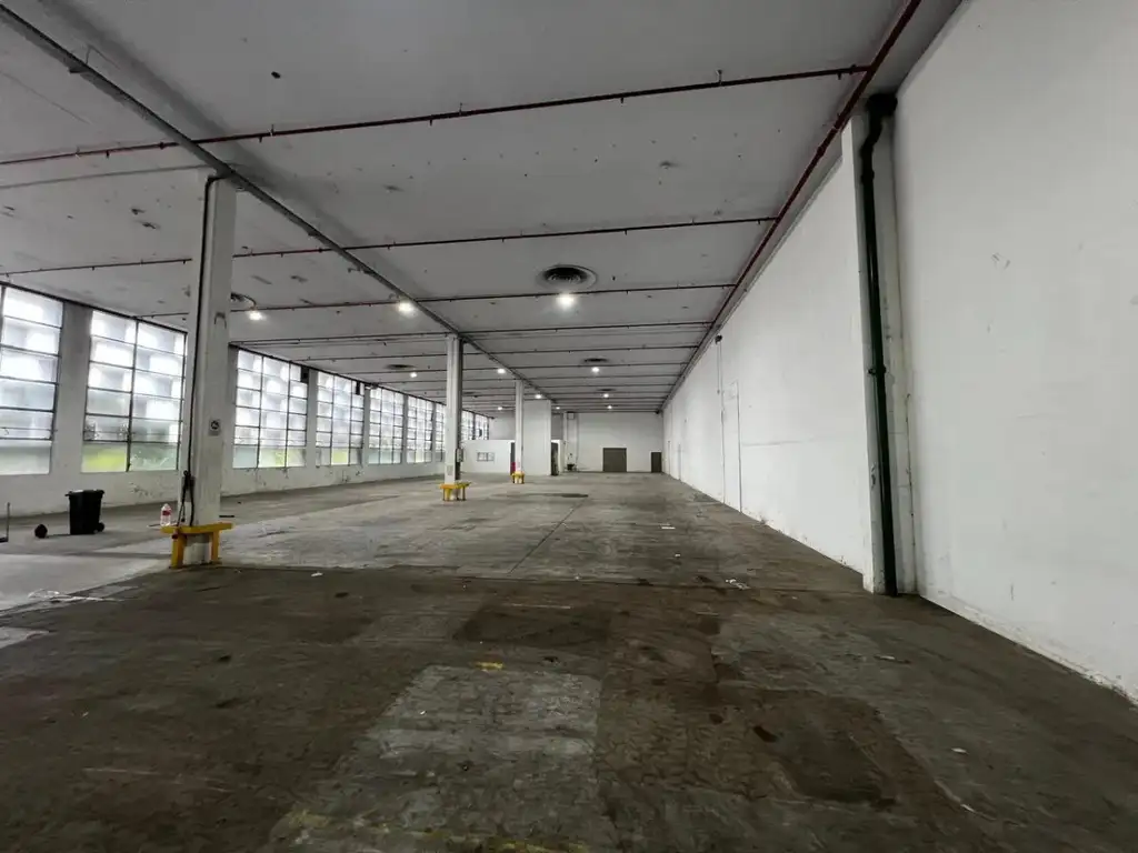 Foto de ALQUILER PREMIUM: Excelente Nave Industrial con Oficinas en Parque, imagen 5