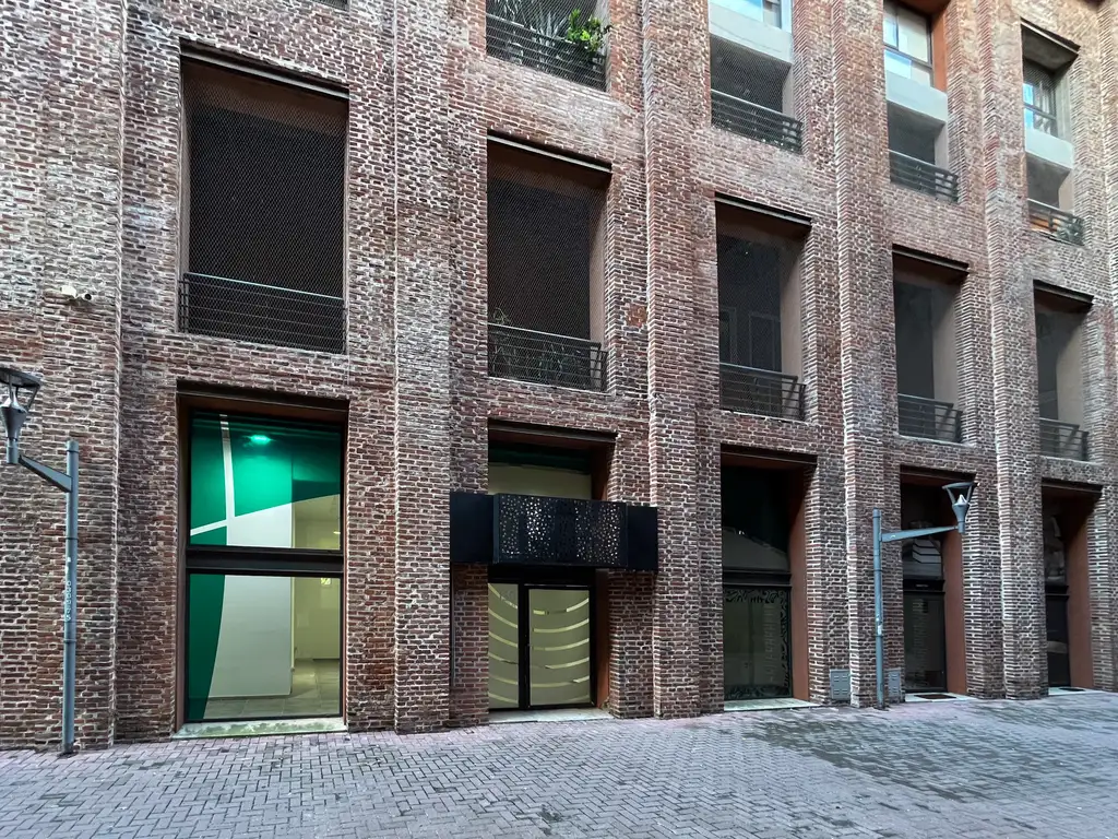 Foto de FORUM - Local comercial más cochera, imagen 1