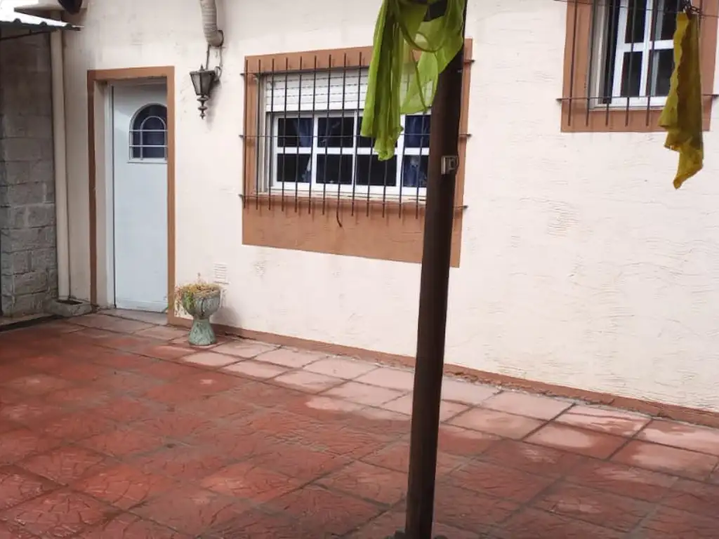 Foto de CASA DE 2 AMBIENTES EN ESQUINA, CON ENTRADA PARA 2 AUTOS, imagen 5