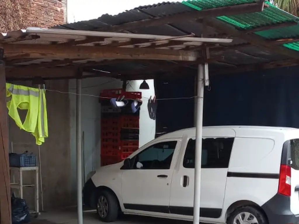 Foto de CASA DE 2 AMBIENTES EN ESQUINA, CON ENTRADA PARA 2 AUTOS, imagen 2