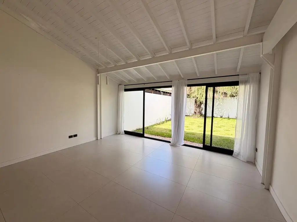 Foto de Casa en alquiler de 3 ambientes - Castelar Norte, imagen 2