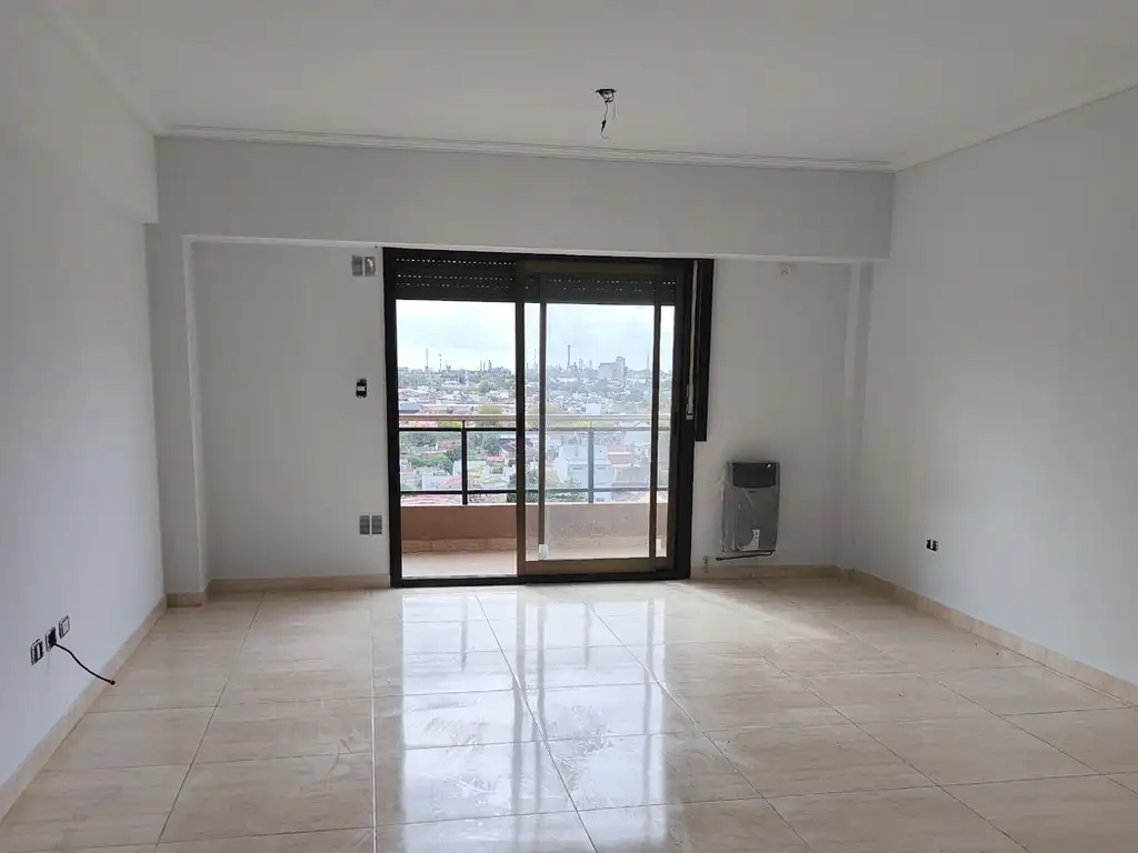 Foto de DEPARTAMENTO 1 AMBIENTE CON BALCÓN Y VISTA AL CONTRAFRENTE. AV. MITRE, imagen 2
