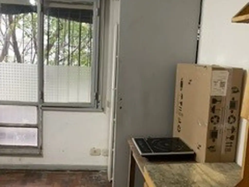 Foto de A REPARAR CON MES DE GRACIA--Monoambiente Amueblado! con balcon al, imagen 2