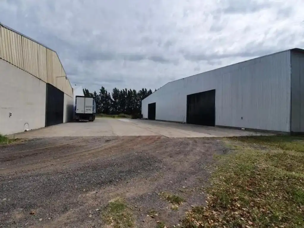 Foto de Venta o Alquiler de Dos Naves + Salón de ventas, imagen 3