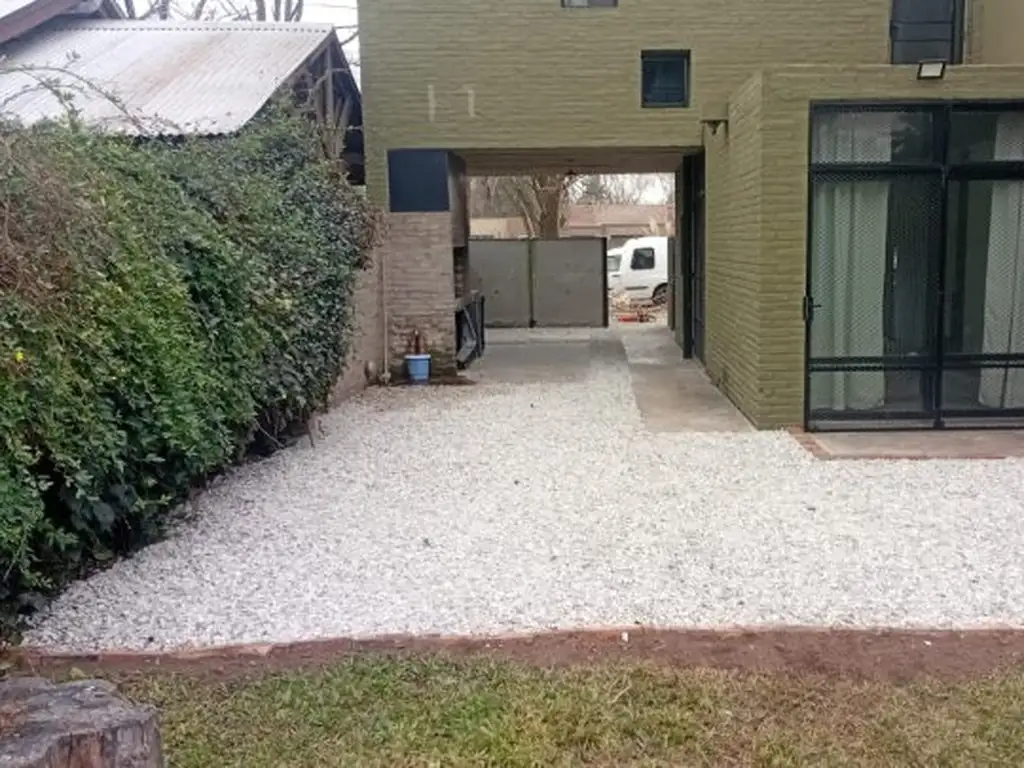 Foto de FUNES. ALQUILER CASA 1 DORM MAS COMODIN.PILETA, imagen 1