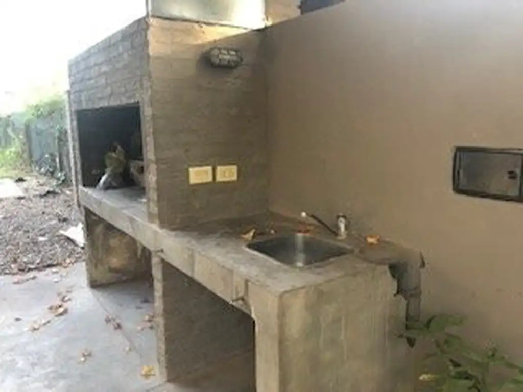 Foto de FUNES. ALQUILER CASA 1 DORM MAS COMODIN.PILETA, imagen 2
