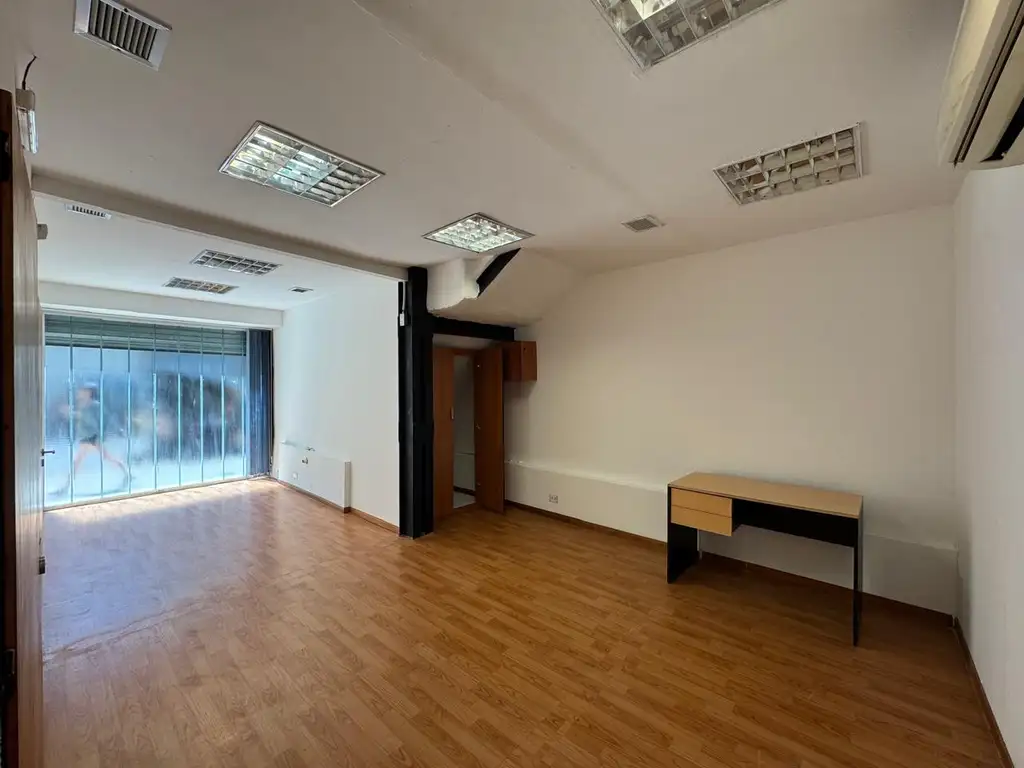 Foto de ALQUILER LOCAL COMERCIAL, CON VIDRIERA,, IMPECABLE!, imagen 5