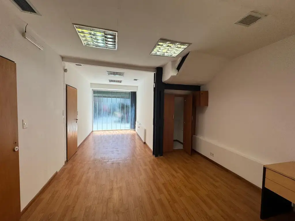 Foto de ALQUILER LOCAL COMERCIAL, CON VIDRIERA,, IMPECABLE!, imagen 2