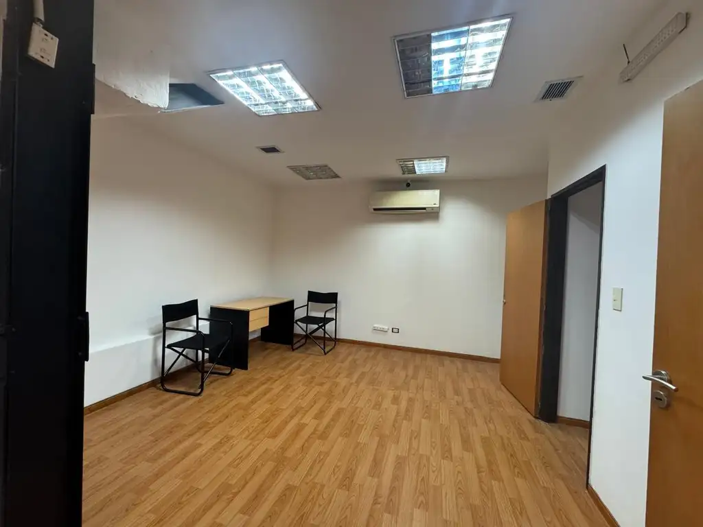 Foto de ALQUILER LOCAL COMERCIAL, CON VIDRIERA,, IMPECABLE!, imagen 3