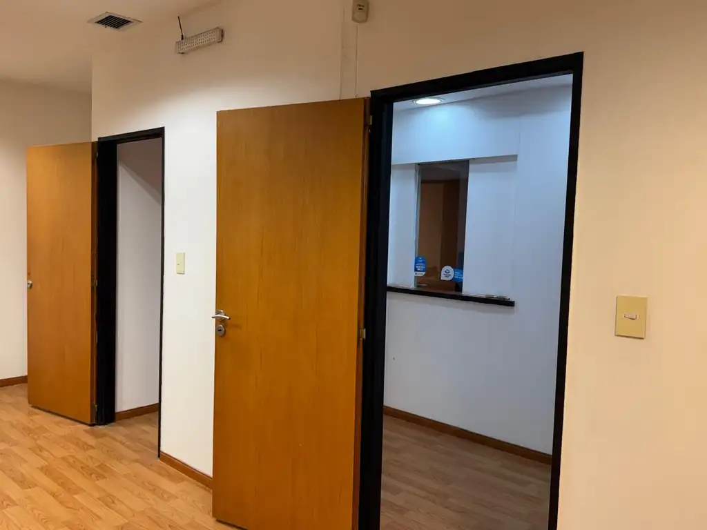 Foto de ALQUILER LOCAL COMERCIAL, CON VIDRIERA,, IMPECABLE!, imagen 3