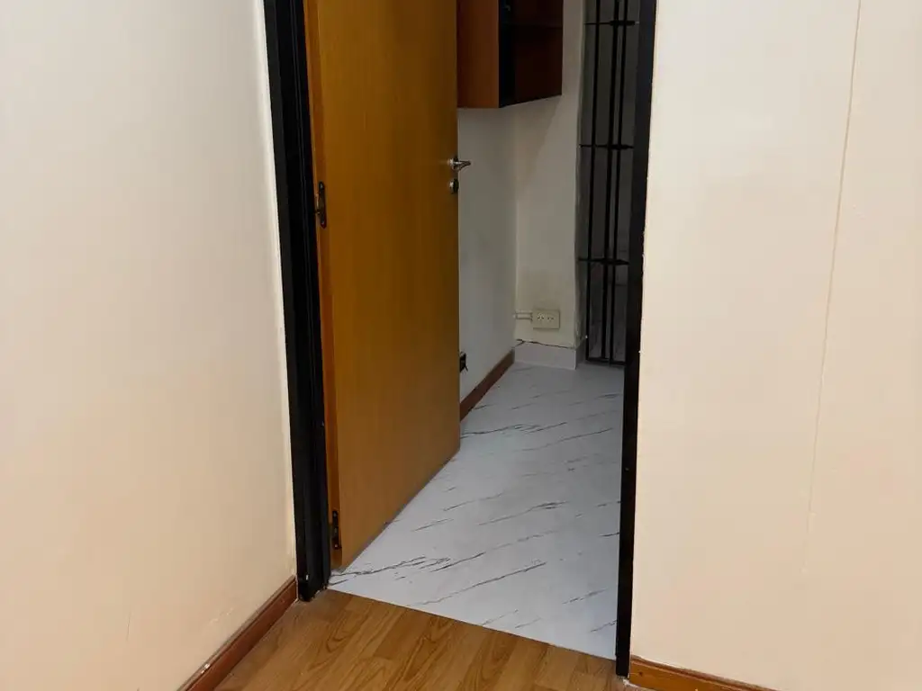 Foto de ALQUILER LOCAL COMERCIAL, CON VIDRIERA,, IMPECABLE!, imagen 1